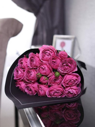 Фиолетовые пионовидные розы цветы раменское круглосуточно доставка