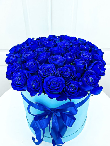 51 синяя роза в шляпной коробке