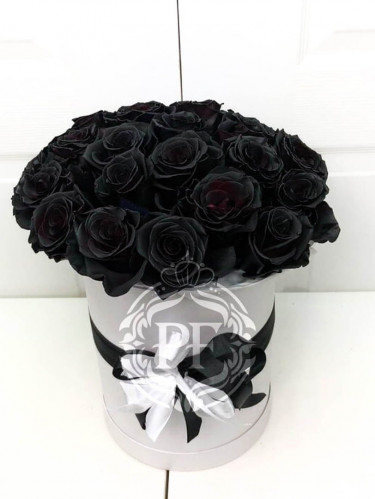 Черные розы 25шт в шляпной коробке