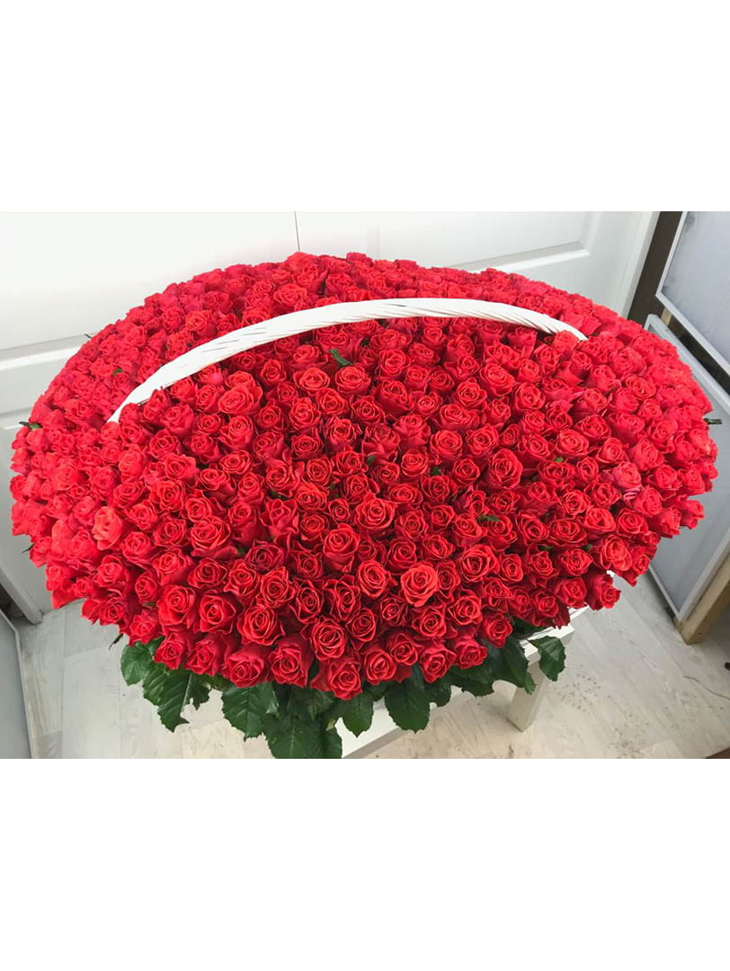1001 роза в корзине 1 шт. купить с доставкой в Москве. Цена от 220990 ₽