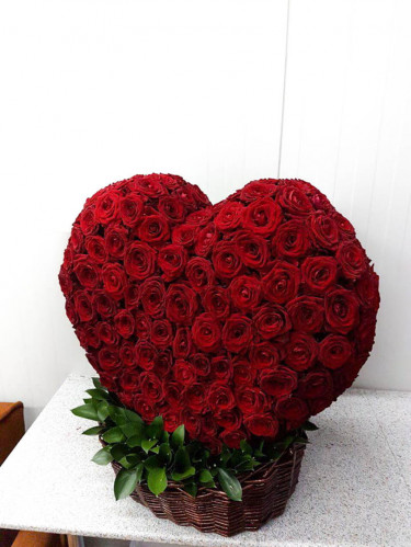 3D сердце из красных роз