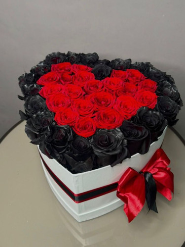 41 черная и красная роза Серце