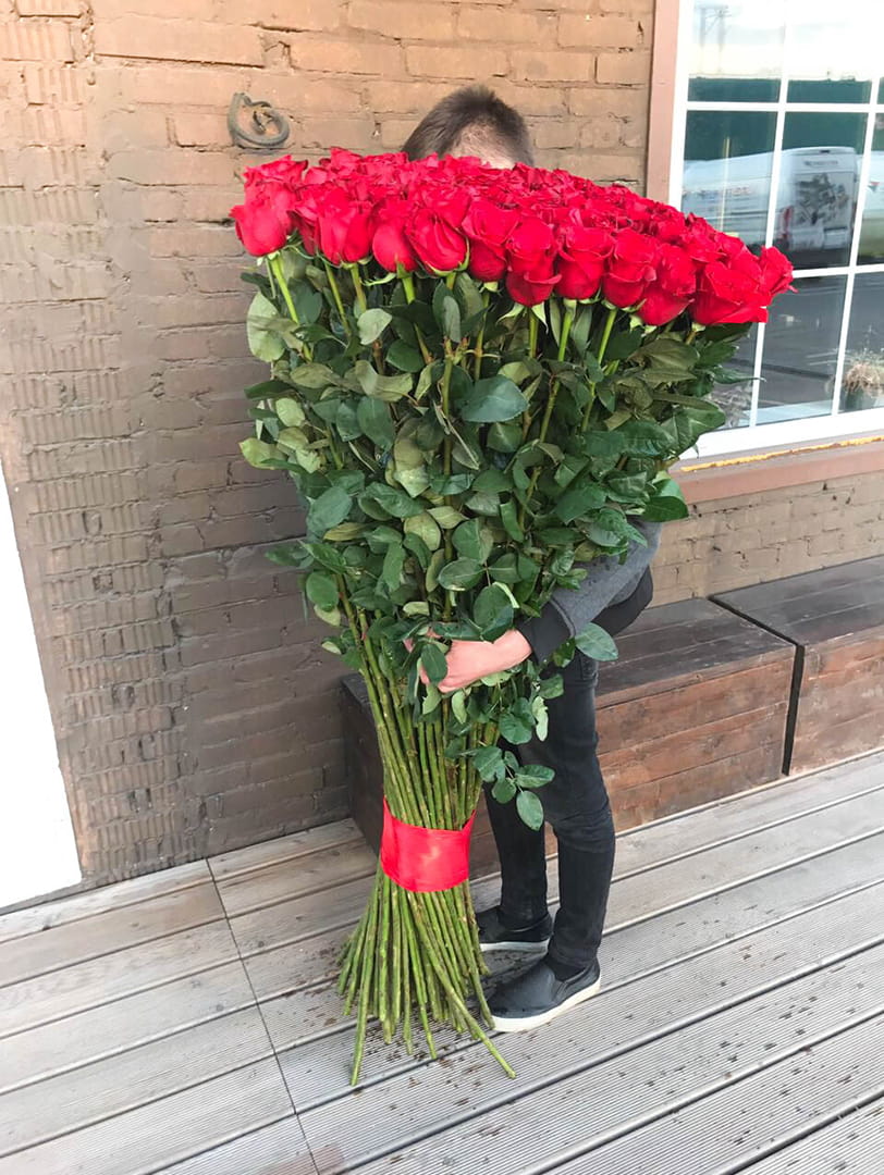 Купить гигантские розы роза венделла букет