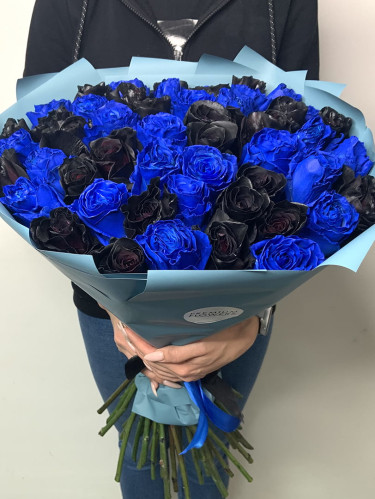 51 Черная и Синяя роза микс