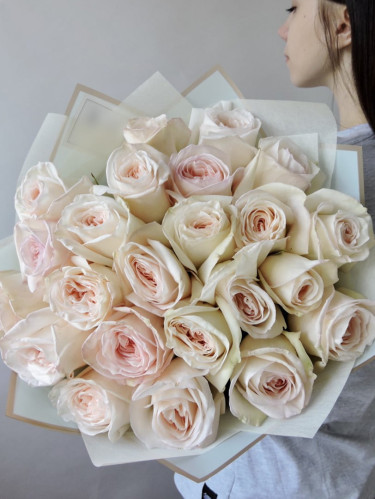 Пионовидная роза White O’Hara - 23 шт.