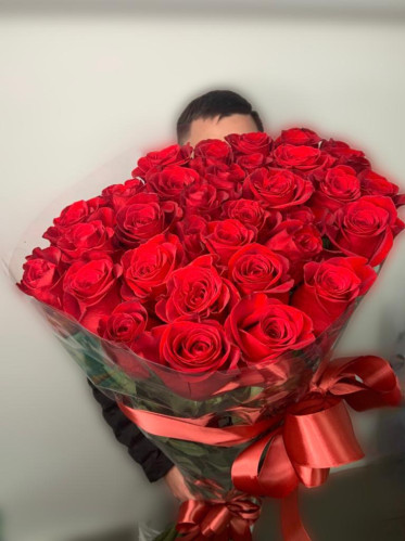 Высокие (гигантские) розы: купить длинные розы в Москве - цена букета от2850 ₽