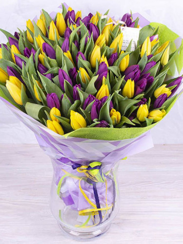 Фиолетовые и желтые тюльпаны - 51 шт.