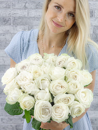 Белые розы классика - 25 шт.