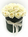 Белые розы в шляпной коробке фото 1