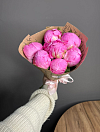 Букет из 7 малиновых пионов фото 2