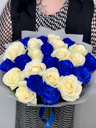 25 роз Синие и Белые Микс