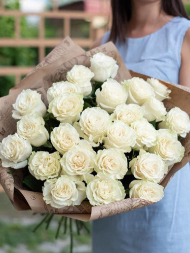 Белая роза Эквадор 70 см - 21 шт.