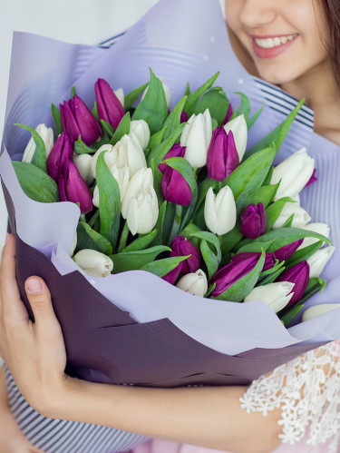 39 белый и фиолетовый тюльпан