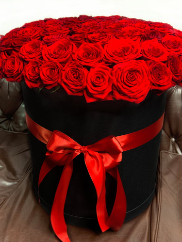 101 роза красная в шляпной коробке