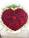 Букет из 151 розы в форме сердца в корзине фото 1